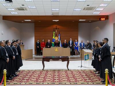 Foto da Notícia: Diretoria da OAB-MT participa da sessão solene de posse de 10 novos juízes