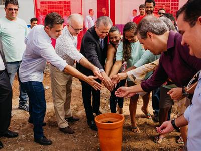 Foto da Notícia: Projeto RefloreSer inicia cultivo de flores na Penitenciária Ana Maria do Couto May